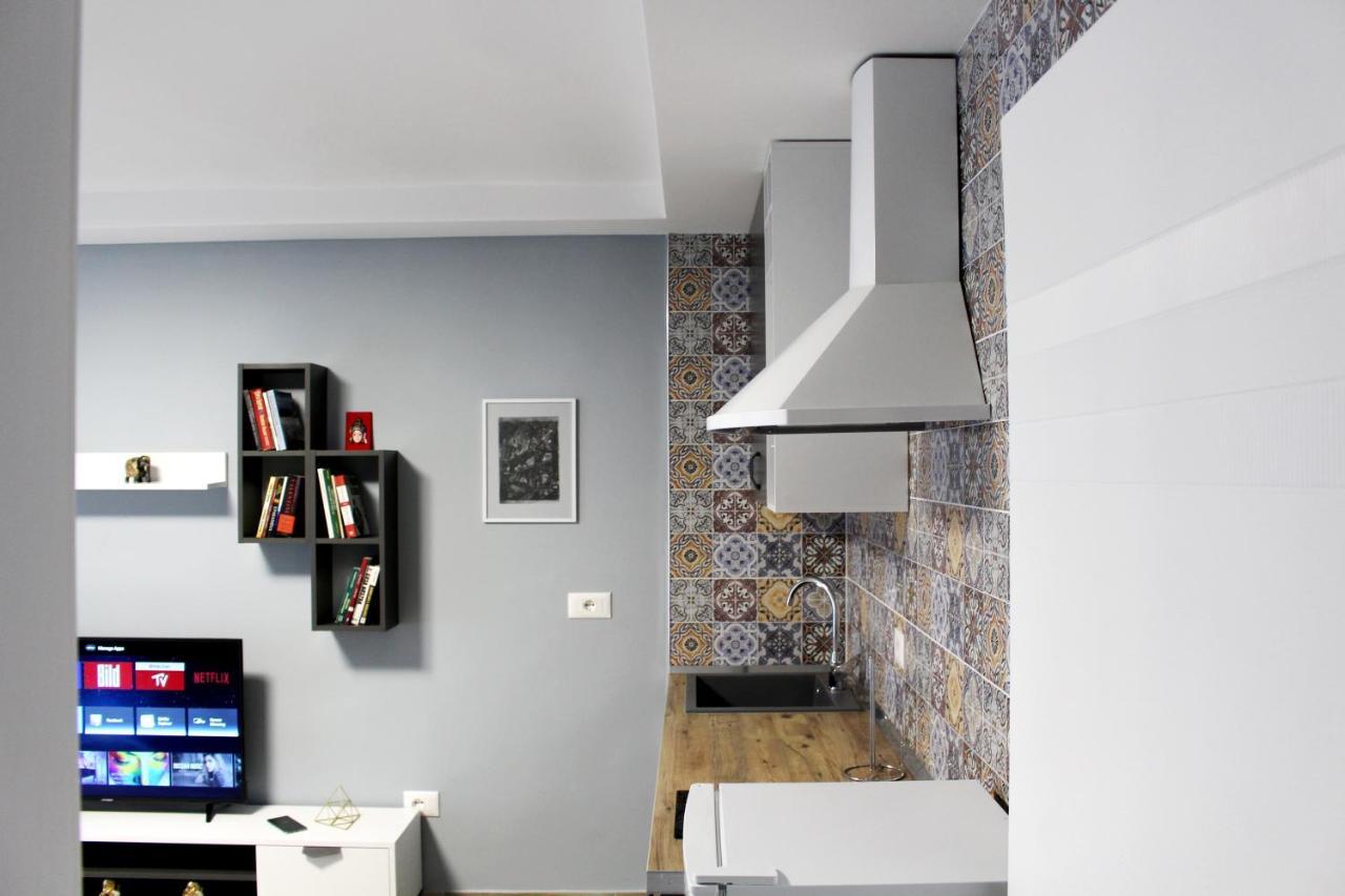 2V1 - Blloku Bkt Apartment Tirana Exterior foto